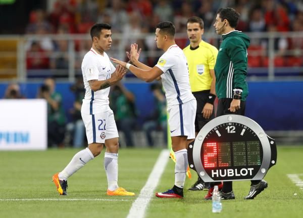 سانشيز يدخل مكان بوتش أمام الكاميرون