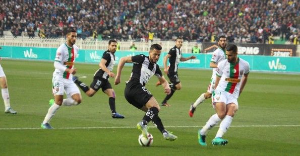 جانب من مواجهة سابقة بين الفريقين
