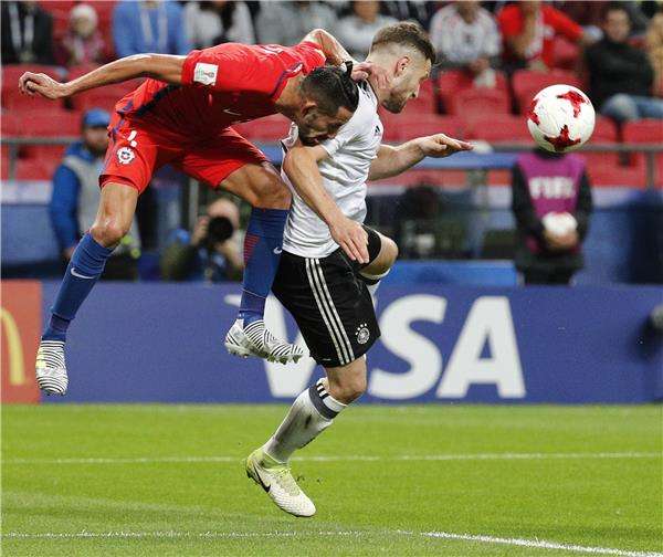 موستافي خلال مباراة تشيلي 