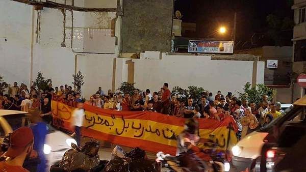 جانب من تظاهرة مشجعي نصر حسين داي