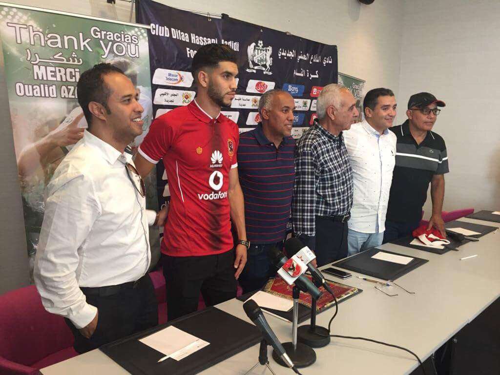 أزارو أثناء تقديمه