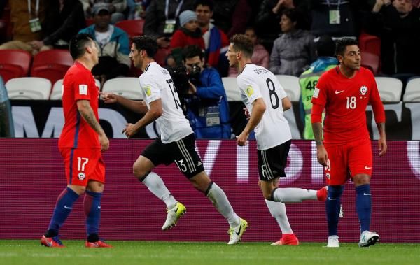 شتيندل يسجل هدفا في مرمى تشيلي