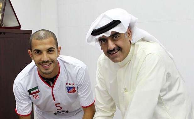 رئيس نادي الكويت عبدالعزيز المرزوق مع فهد الهاجري