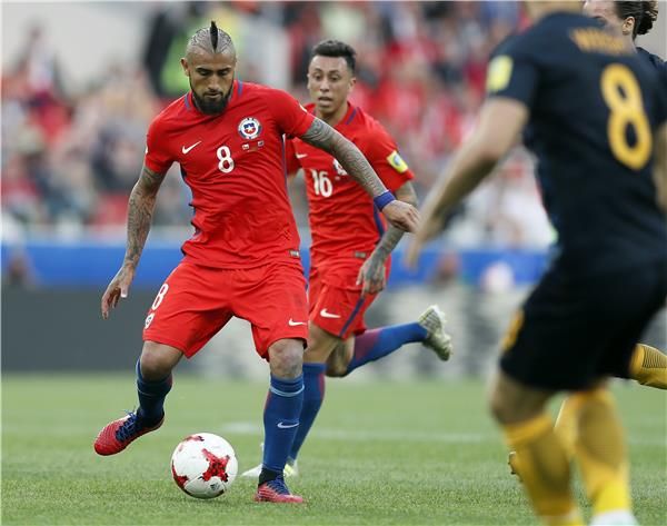 فيدال لا يخشي رونالدو في نصف النهائي