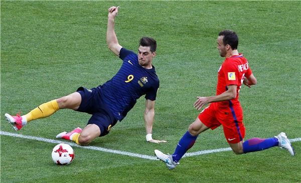 خوسيه بيدرو خلال مباراة تشيلي وأستراليا