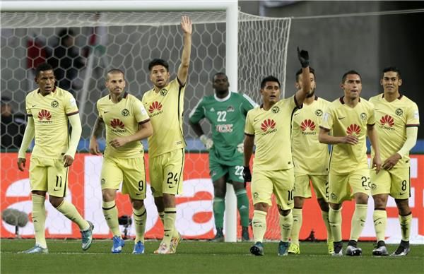 دايرو بينيديتو رفقة فريقه