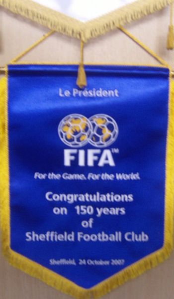 شعار الفيفا المقدم إلى نادي شيفيلد بمناسبة مرور 150 عام على تأسيسه