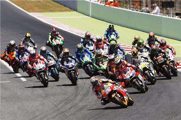 سباق دراجات نارية "أرشيفية"