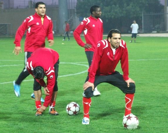 من احماء لاعبين شباب الاردن قبل اللقاء
