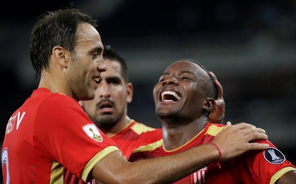 لاعبو استوديانتيس 