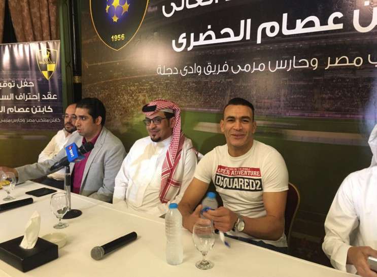 جانب من توقيع عصام الحضري