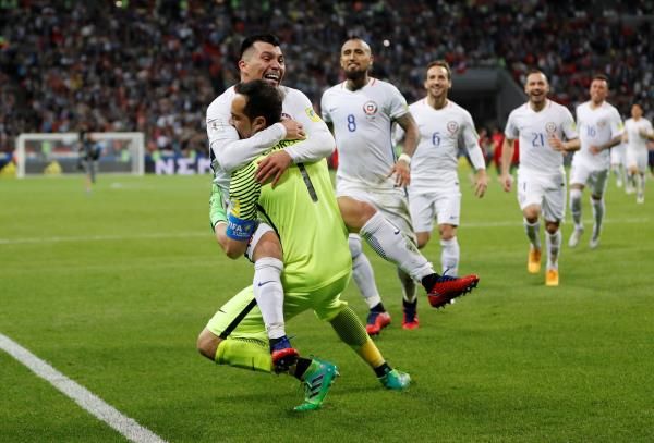 فرحة لاعبي المنتخب التشيلي