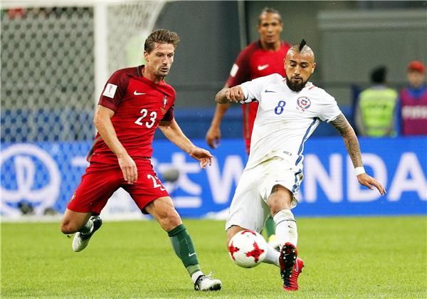 جانب من مباراة تشيلي والبرتغال