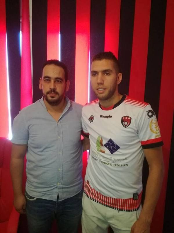 بعد توقيع العقود