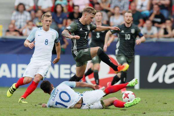 ماكس ماير أمام إنجلترا