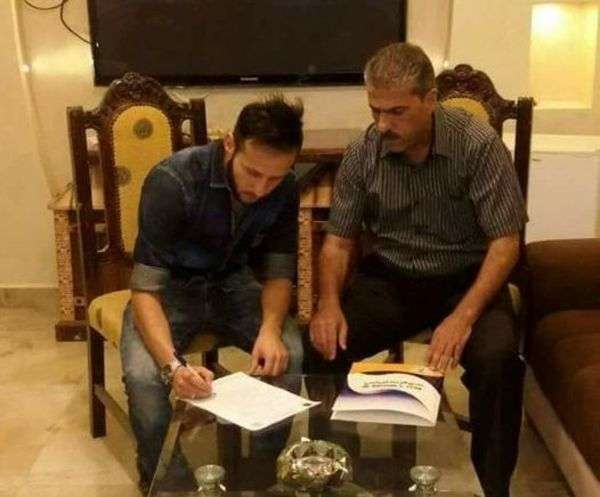 أثناء توقيع اللحام لعقده مع الرمثا