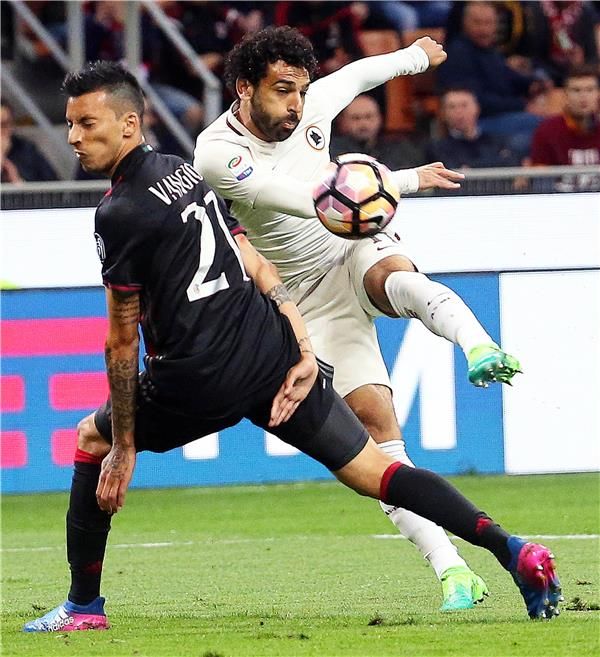 ليونيل فانجيوني (يسار)