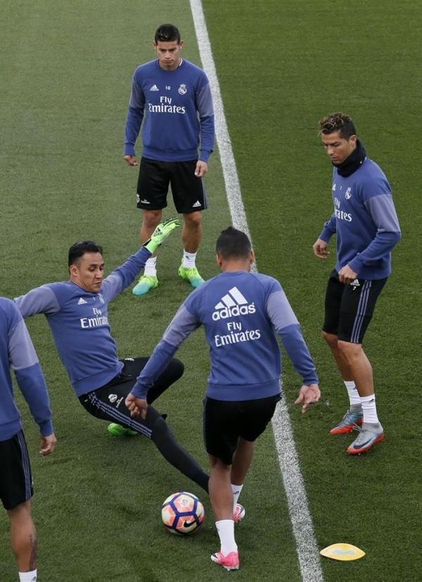 رودريجيز مع فريقه