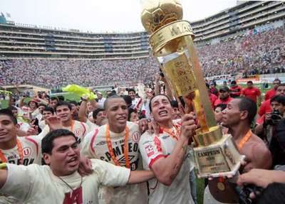 أونيفرسيتاريو يتوج بطلا للدوري البيروفي