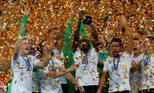 جانب من التتويج