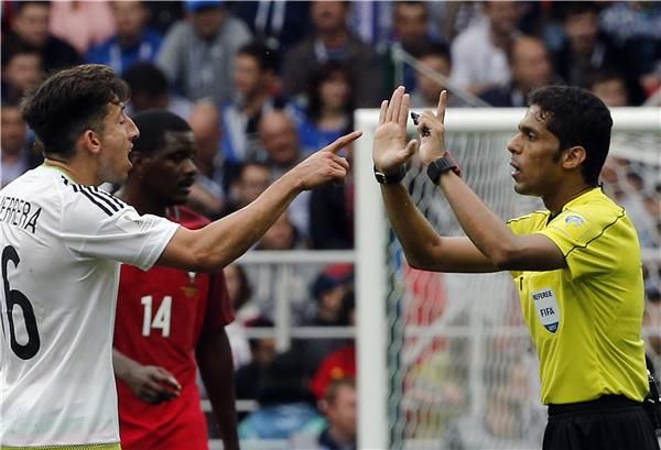 فهد المرداسي خلال لقاء المكسيك والبرتغال