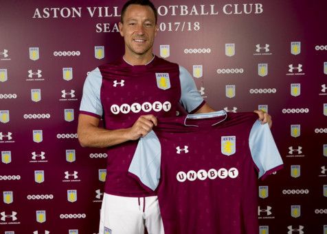 جون تيري أثناء تقديمه