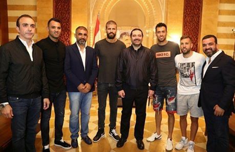 لاعبو برشلونة بعد وصولهم إلى لبنان