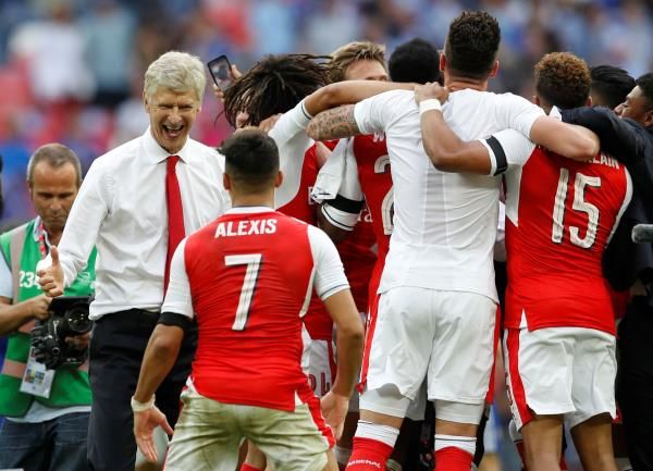 فينجر يضم الصفقة الثانية له