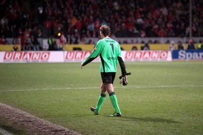 ليمان يخرج من الملعب بعد طرده في اخر لقاء امام ماينز