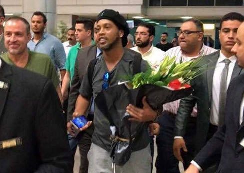 رونالدينيو يصل مصر