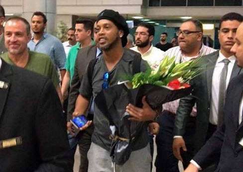 رونالدينيو يصل مصر
