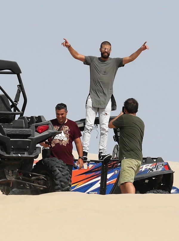 بيكيه خلال رحلة السفاري