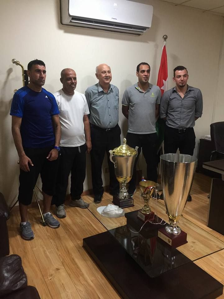 من توقيع اللاعبين