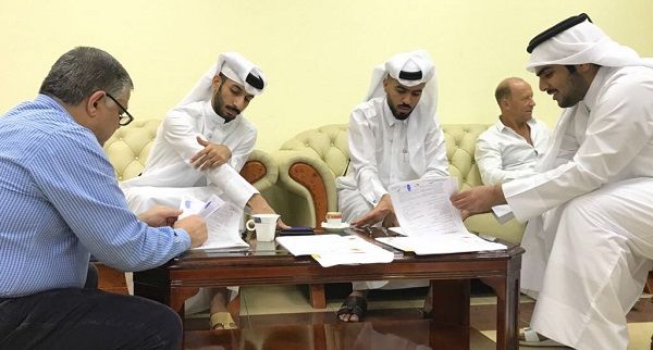 جانب من التوقيع