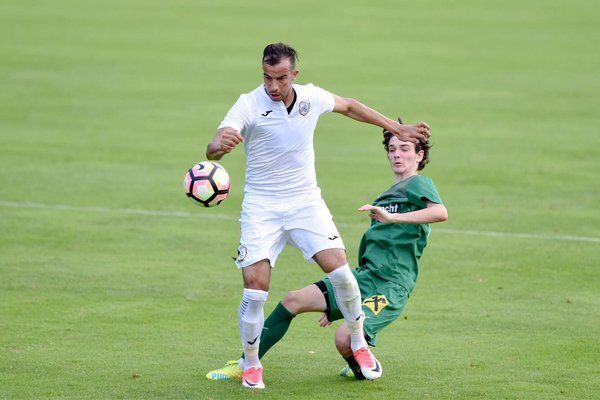 لقطة من المباراة