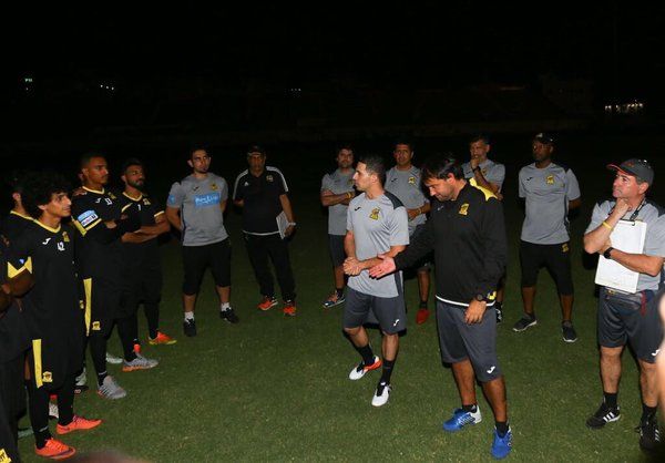 لاعبو الاتحاد خلال المران