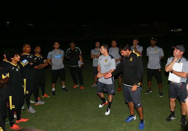 لاعبو الاتحاد خلال المران
