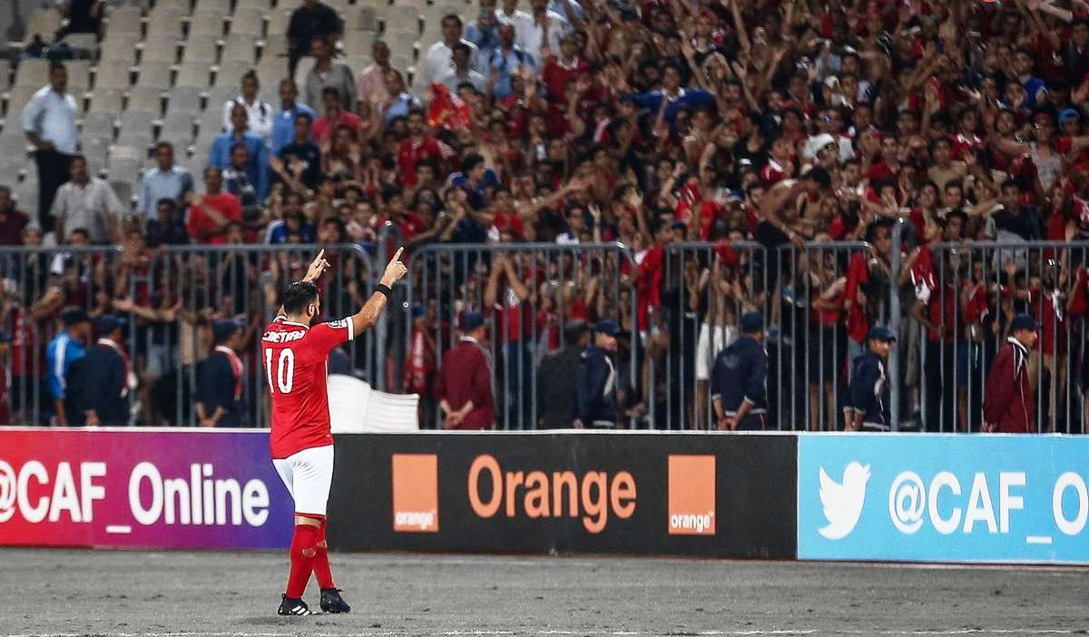 عماد متعب يرد التحية لجماهير الأهلي