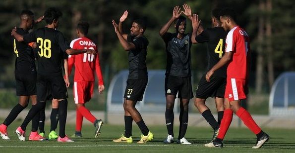 لقطة من مباراة النصر والمنتخب العماني الأولمبي