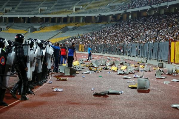 جماهير الزمالك عبرت عن غضبها بتكسير المقاعد
