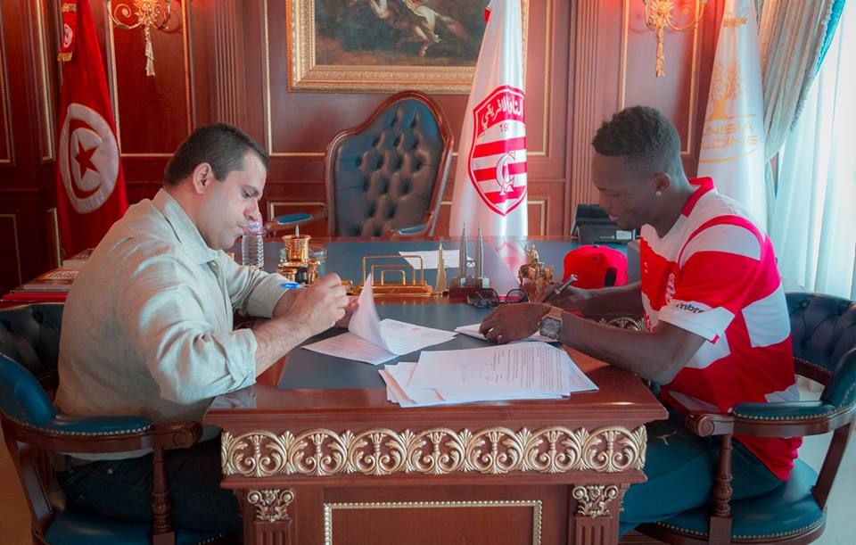 أونداما يوقع العقد الجديد 