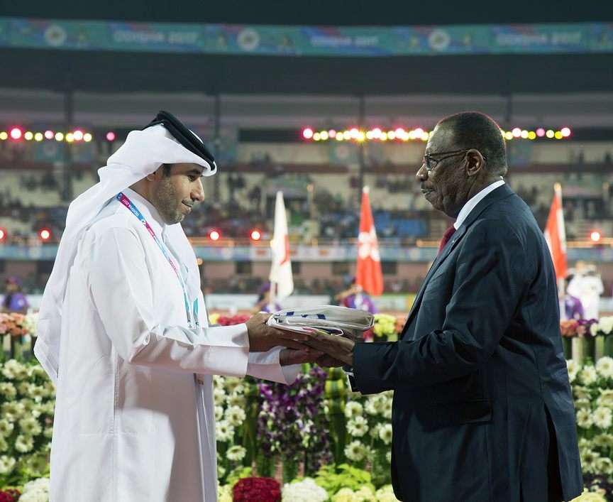 قطر تتسلم علم استضافة البطولة 