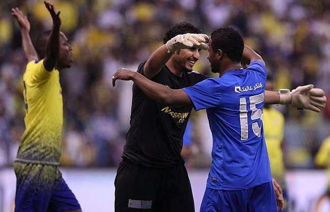 ناصر الشمراني و الحارس عبد الله العنزي  