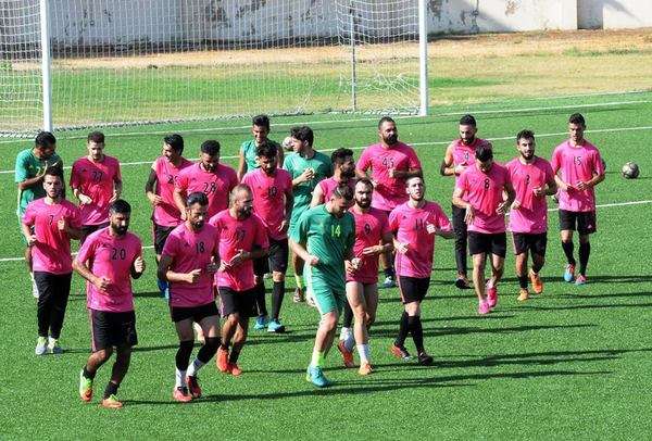 لاعبو الإخاء الأهلي عاليه
