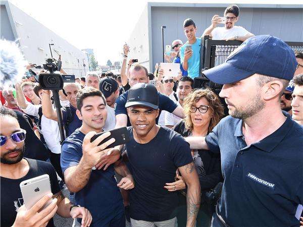 دوجلاس كوستا