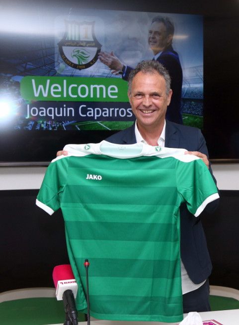 كاباروس أثناء تقديمه