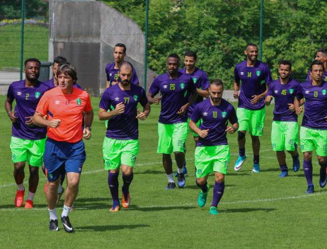 جانب من تدريبات فريق الأهلي