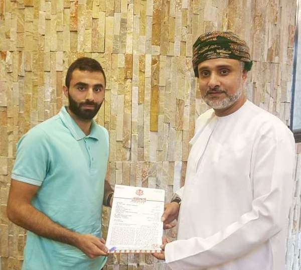 رئيس نادي ظفار مع عمرو جنيات