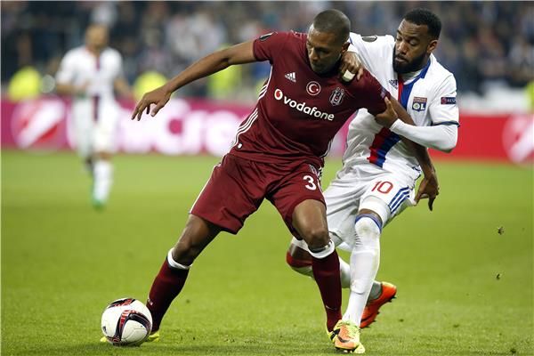 مارسليو أنطونيو (يسار)