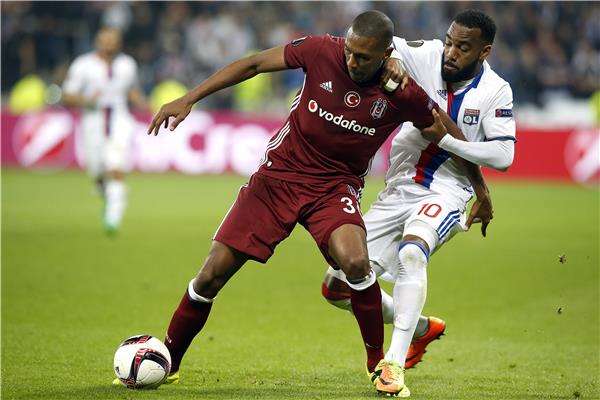 مارسليو أنطونيو (يسار)